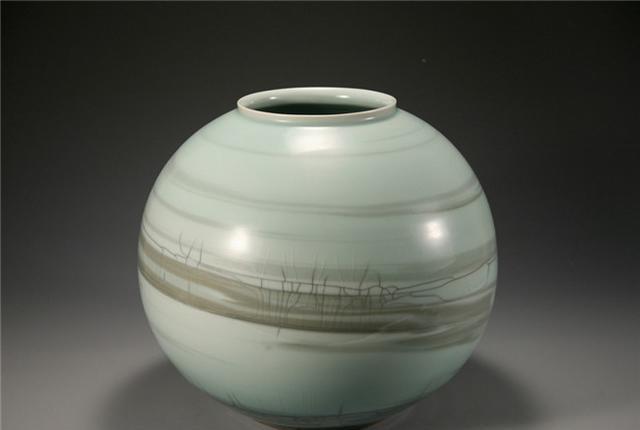 绞胎紫砂与龙泉青瓷 泥土与火的艺术对话