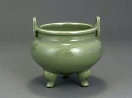 明龙泉窑青瓷鼎式炉 淡雅清韵中的千年技艺